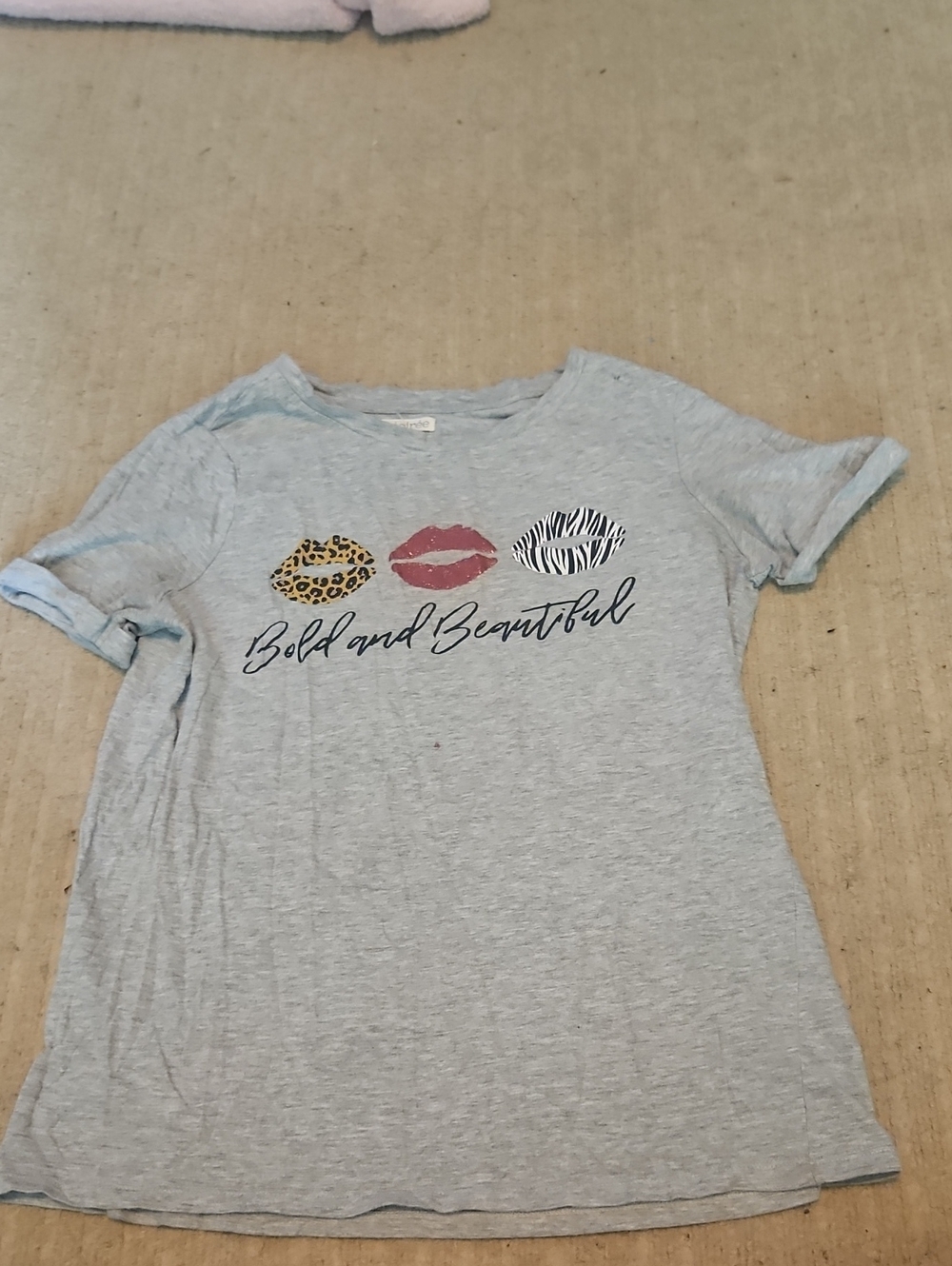 Light Gray Short Sleeve Tee with Lip Graphic - Bold and Beautiful